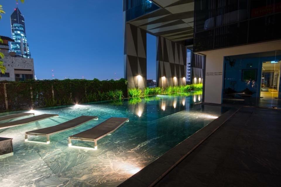 Boonrumpa Accommodation Bangkok Bagian luar foto